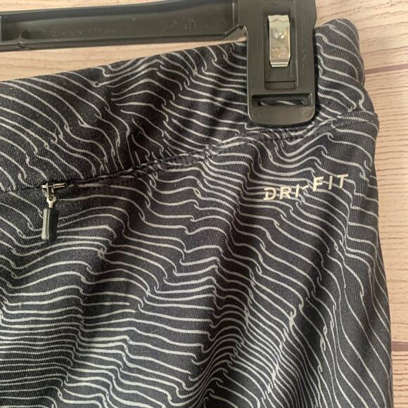 Nike Dri-Fit Capri Yoga Pants Black w/ Light Grey Pattern Back Hip Pocket M - Picture 7 of 11